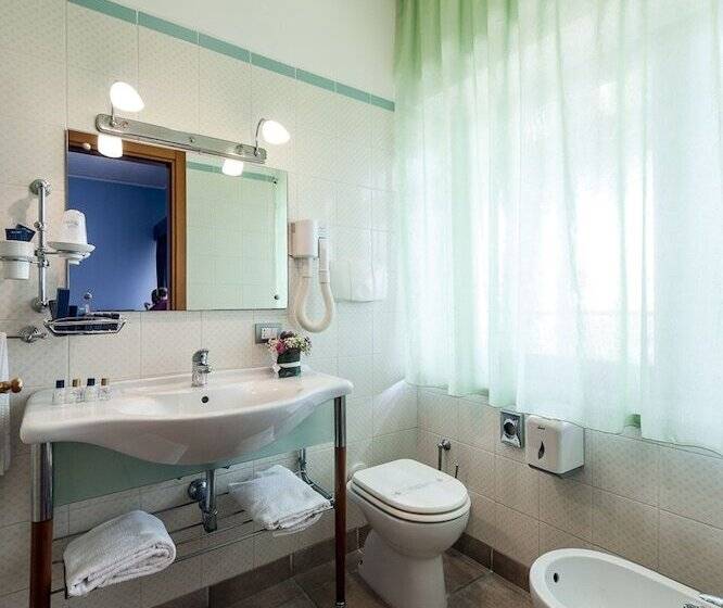 اتاق استاندارد چهار تخته, Millennium Gold