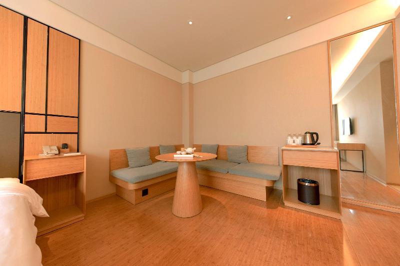 חדר סטנדרט לארבעה נוף לים, Oriental Hotel Okinawa Resort & Spa