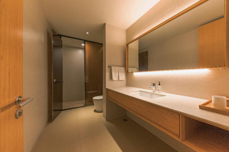 חדר סטנדרט לארבעה נוף לים, Oriental Hotel Okinawa Resort & Spa