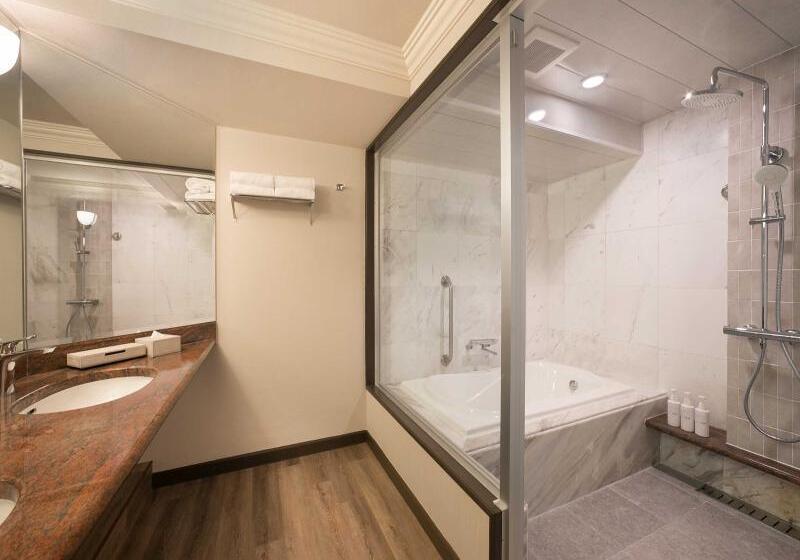 חדר סופריור לארבעה, Oriental Hotel Okinawa Resort & Spa