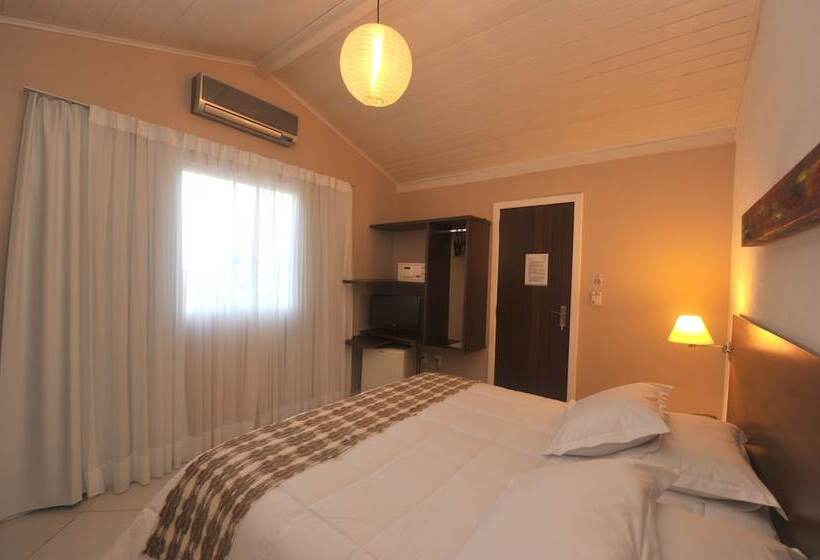 スタンダードトリプルルーム, Pousada Mareia