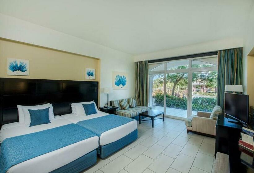 اتاق سه نفره سوپریور با چشم‌انداز باغ, Reef Oasis Blue Bay Resort & Spa