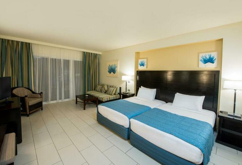 اتاق سه نفره سوپریور با چشم‌انداز باغ, Reef Oasis Blue Bay Resort & Spa