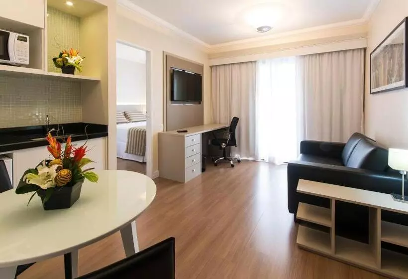 Deluxe-sviitti, Tsue The Palace Flat