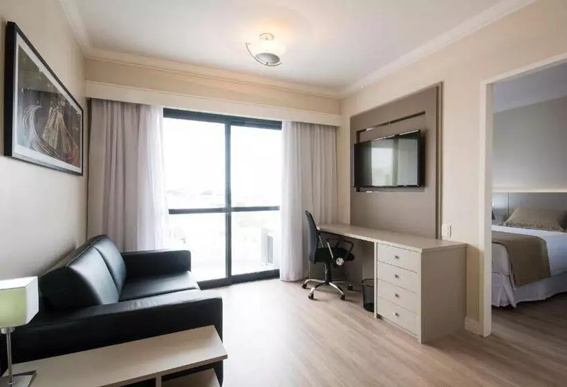 Deluxe-sviitti, Tsue The Palace Flat