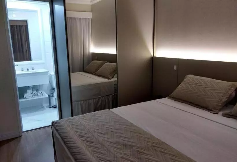 Deluxe-sviitti, Tsue The Palace Flat