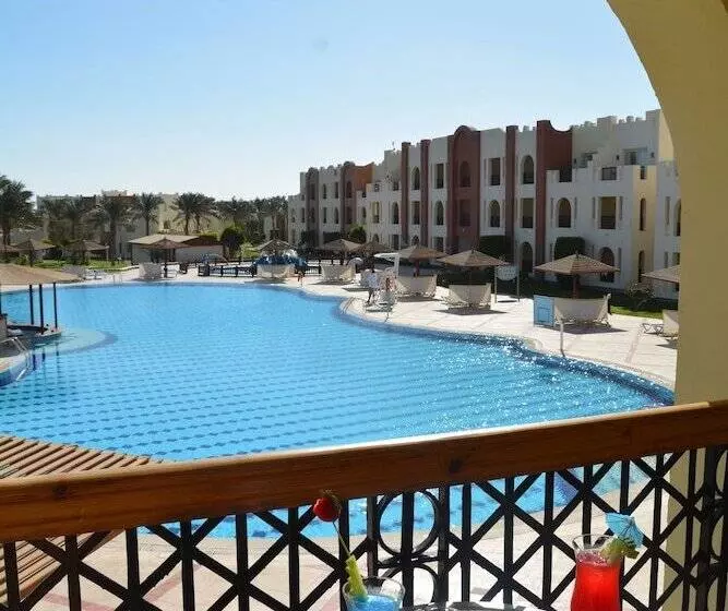 اتاق استاندارد با چشمانداز استخر, Sunrise Royal Makadi Resort