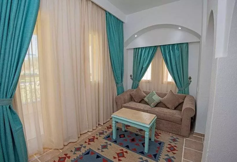 اتاق استاندارد با چشمانداز استخر, Sunrise Royal Makadi Resort