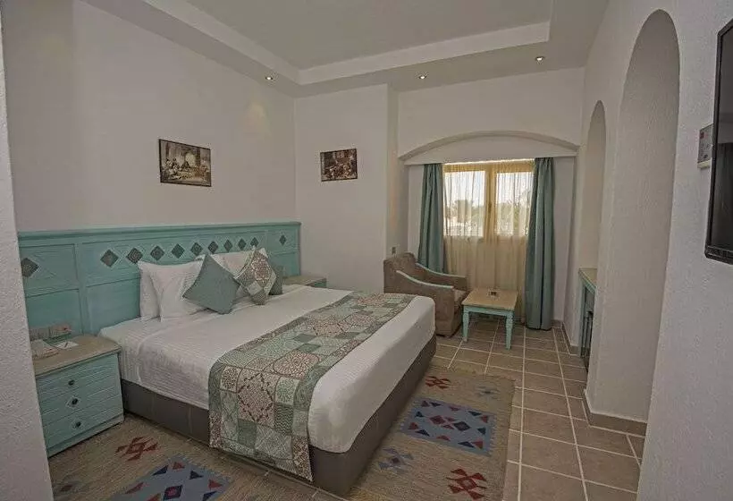 اتاق استاندارد با چشمانداز استخر, Sunrise Royal Makadi Resort