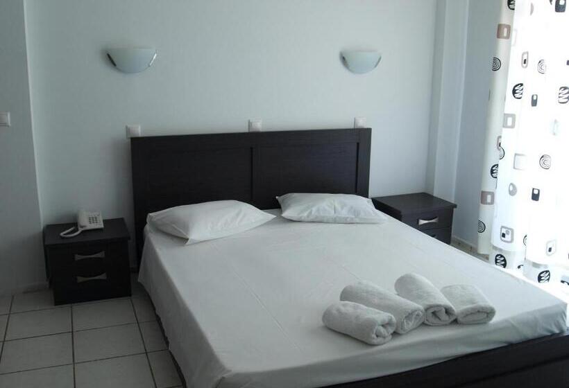 Standard Quadruple Room with Bunk Beds, Carina Hotel