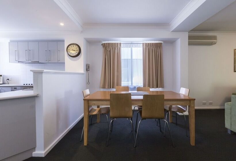 Апартаменты 3 Спальни, Leeuwin Apartments