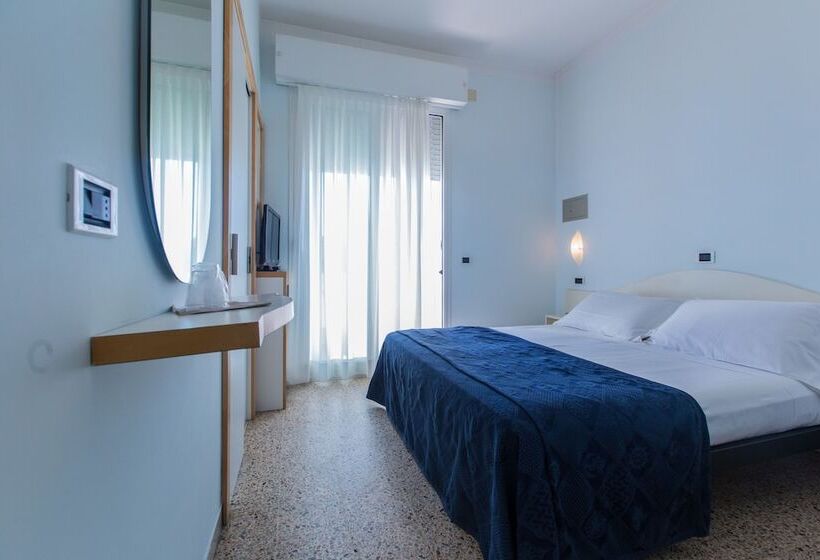 スタンダードルーム, Antibes