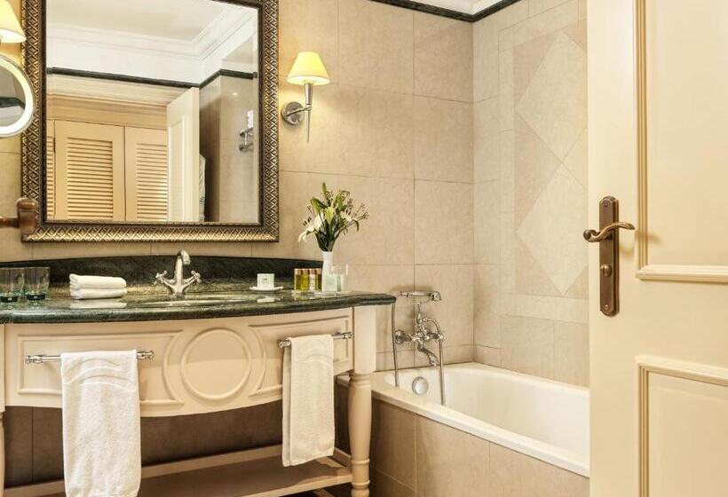 패밀리 룸, Aphrodite Hills