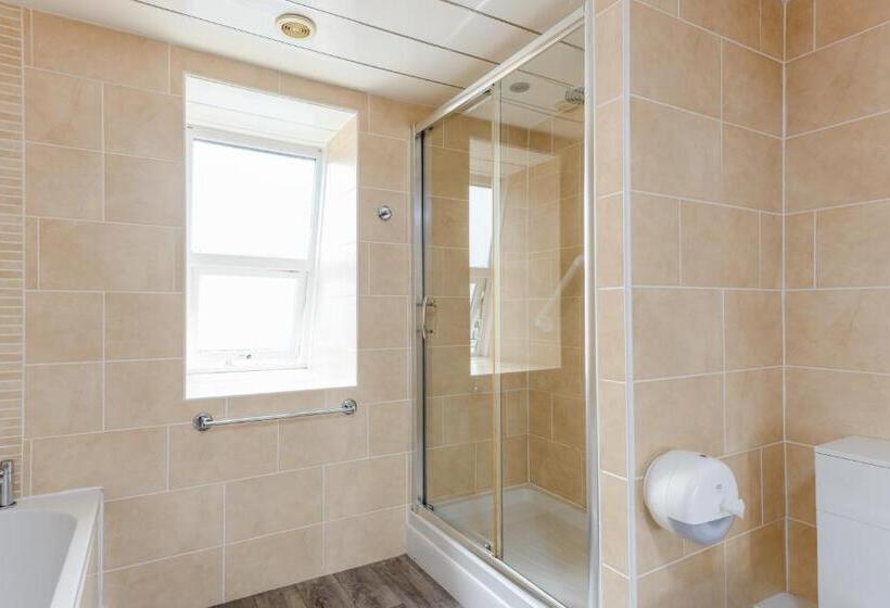 スタンダードルーム, Barrowfield