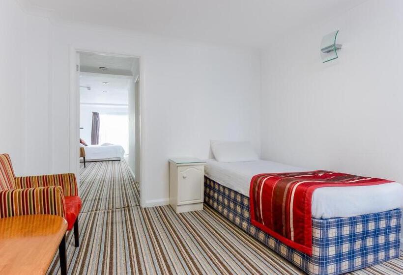 トリプルクラシックルーム, Barrowfield