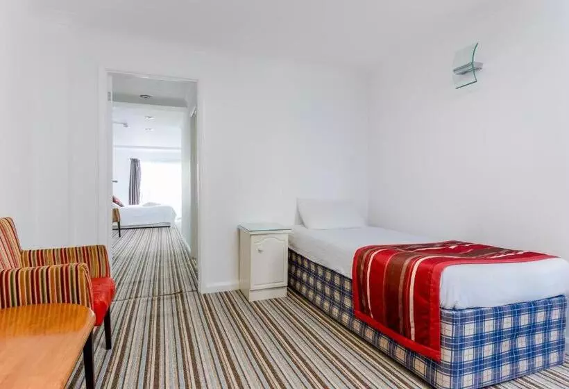 Habitació Triple Clàssica, Barrowfield