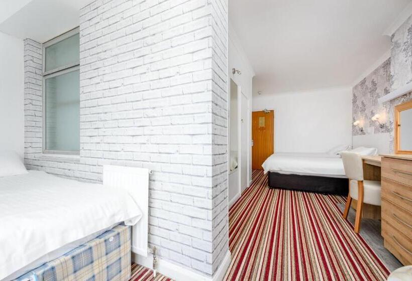 トリプルクラシックルーム, Barrowfield