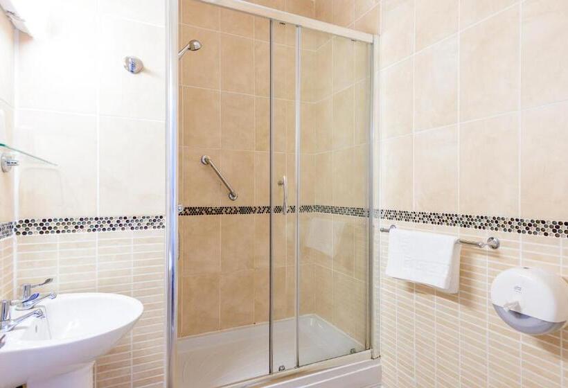 トリプルクラシックルーム, Barrowfield