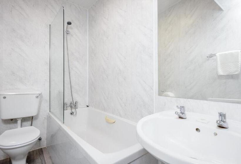 スタンダードトリプルルーム, Barrowfield