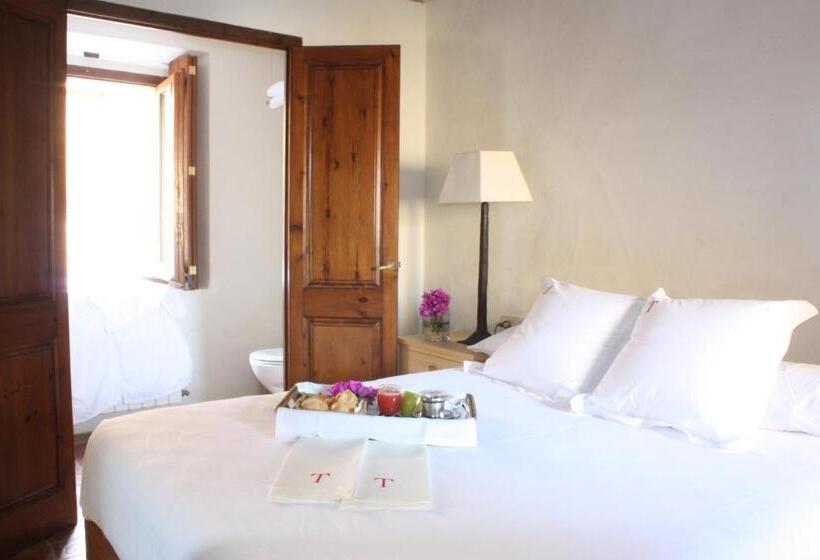 غرفة أساسية, Del Teatre  Adults Only