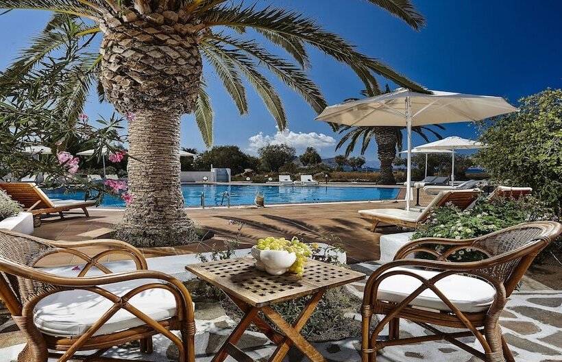 Стандартный четырехместный номер с видом на бассейн, Galaxy