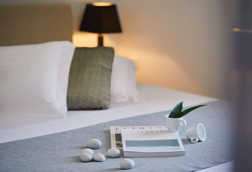 Стандартный четырехместный номер с видом на бассейн, Galaxy