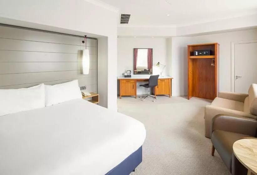 اتاق استاندارد با تخت دو نفره بزرگ برای معلولان, Holiday Inn Peterborough West, An Ihg