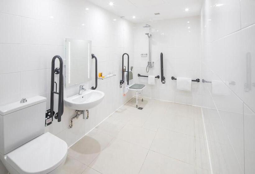 חדר סטנדרט, מיטת קווין, מותאם לאדם עם מוגבלויות, Holiday Inn Peterborough West, An Ihg