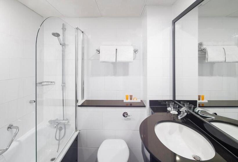 キングサイズベッドのスタンダードルーム, Holiday Inn Peterborough West, An Ihg