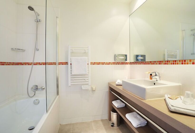 اتاق استاندارد چهار تخته, Le Grand Hôtel De Normandie