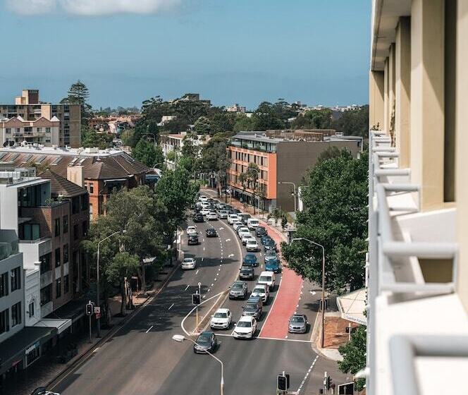 דירת חדר, Park Regis Concierge Apartments