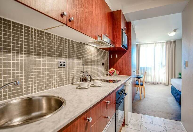 סטודיו סופריור, Park Regis Concierge Apartments