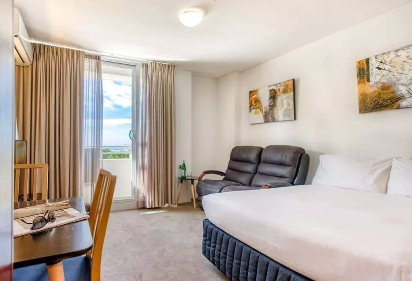 Superior-studio, Park Regis Concierge Apartments