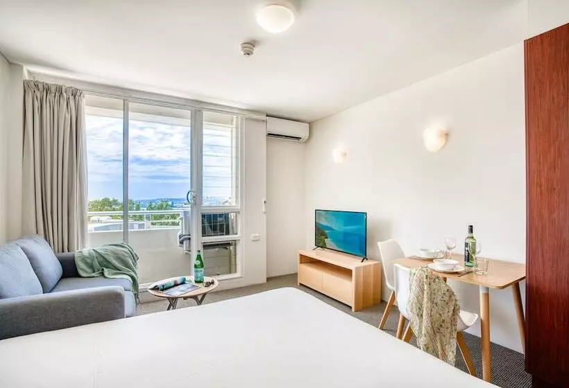 Superior-studio, Park Regis Concierge Apartments