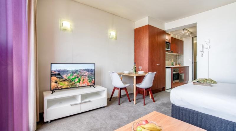 스탠다드 스튜디오, Park Regis Concierge Apartments
