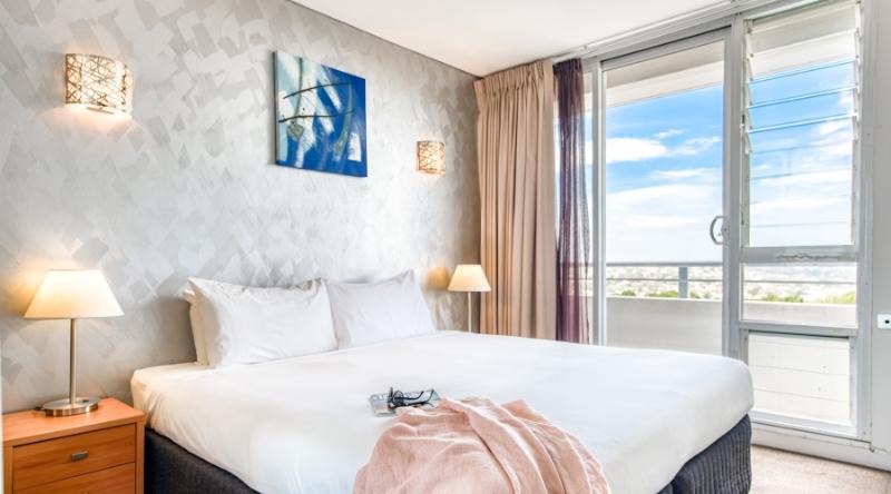 דירת חדר, Park Regis Concierge Apartments