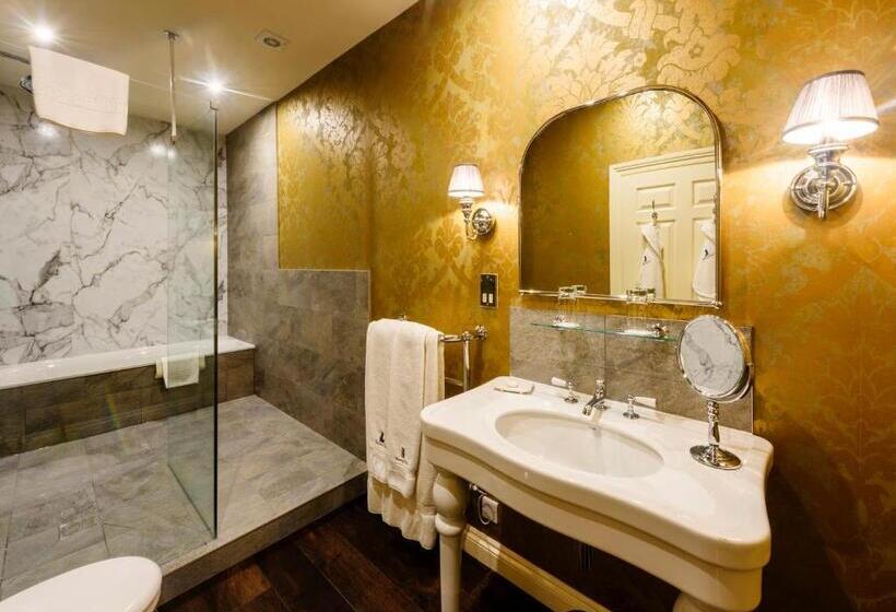 غرفة سوبيريور, Swinton Park