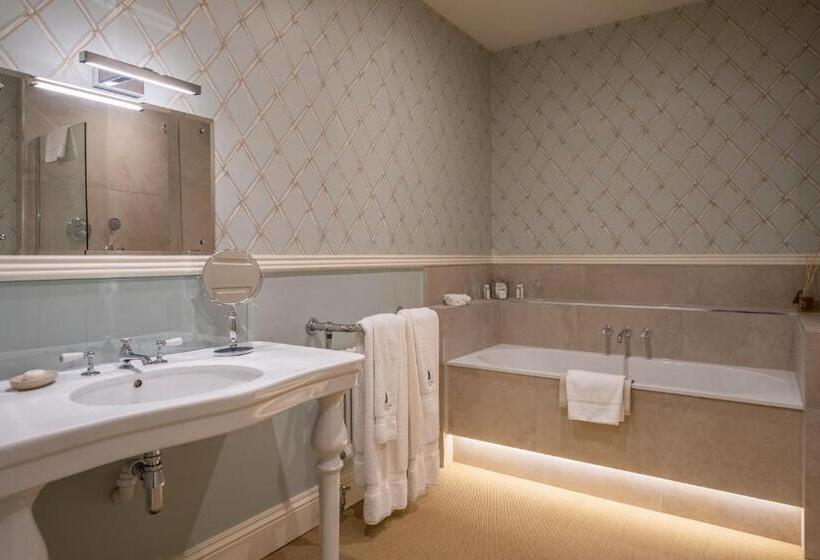 غرفة كلاسيكية, Swinton Park