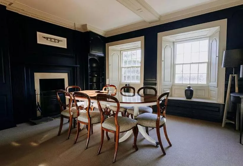 ４ベッドルームハウス, Swinton Park