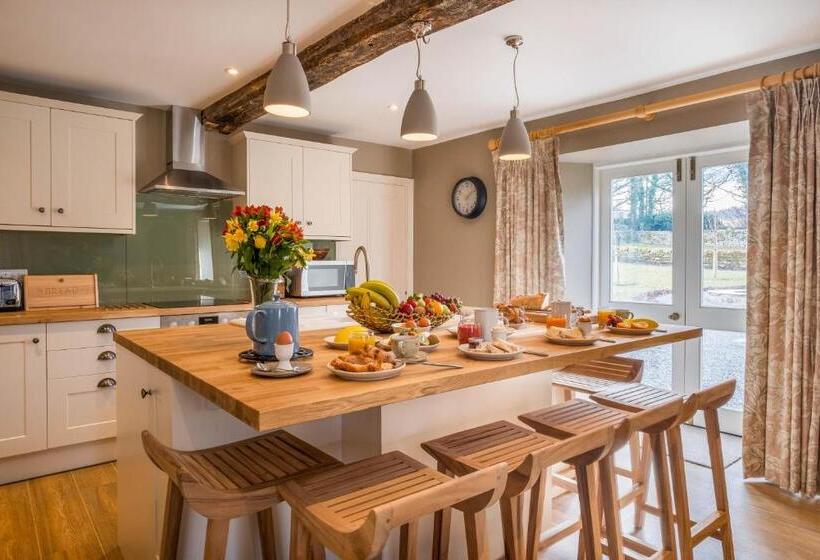 منزل غرفة نوم واحدة, Swinton Park