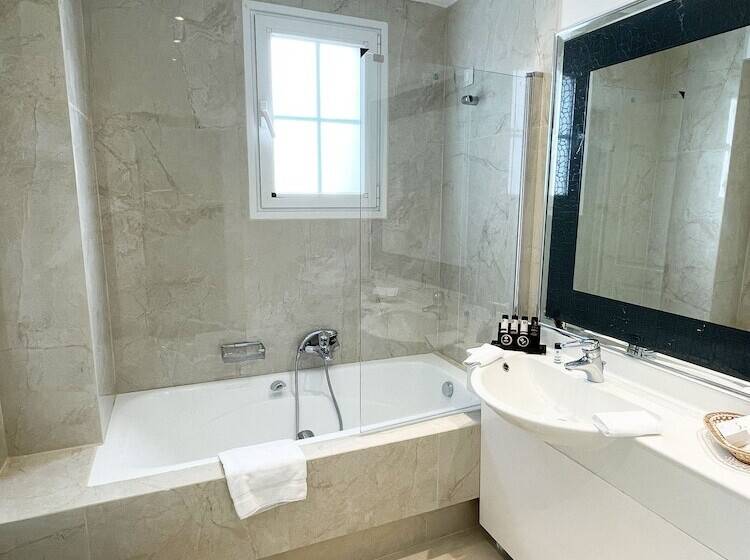 סוויטה דלוקס, Theoxenia House