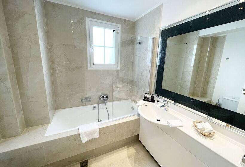 סוויטה דלוקס, Theoxenia House