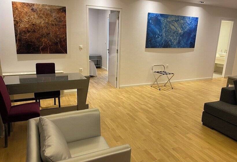 סוויטה, Theoxenia House