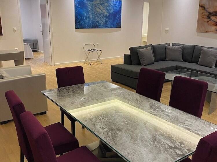 סוויטה, Theoxenia House