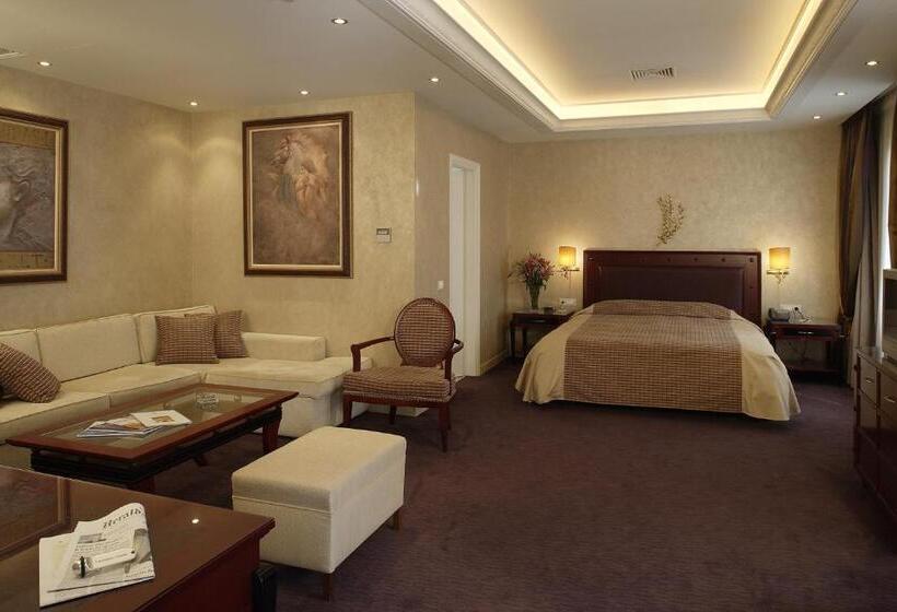 סוויטה דלוקס, Theoxenia House