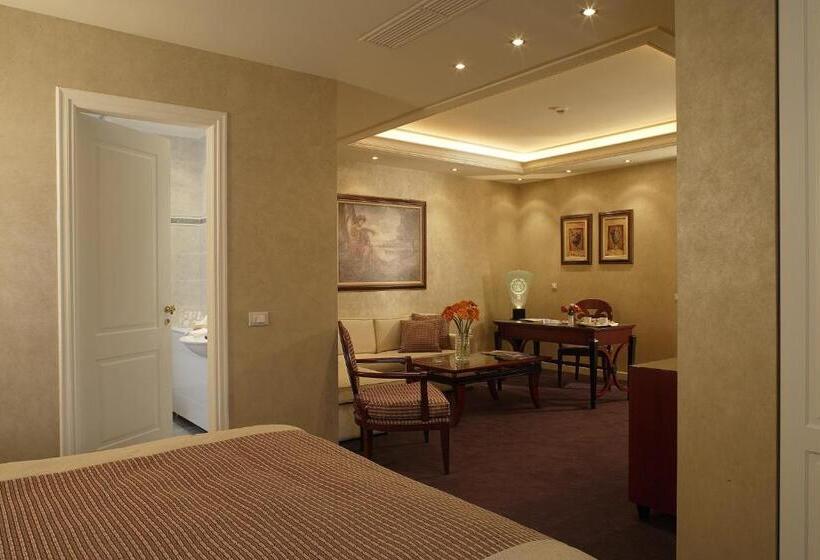 סוויטה דלוקס, Theoxenia House