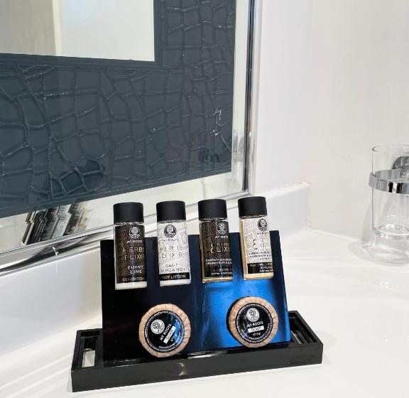 סוויטה דלוקס, Theoxenia House