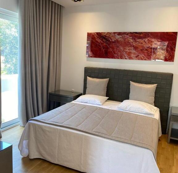 סוויטה, Theoxenia House