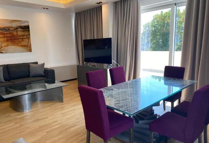 סוויטה, Theoxenia House