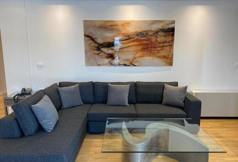 סוויטה, Theoxenia House